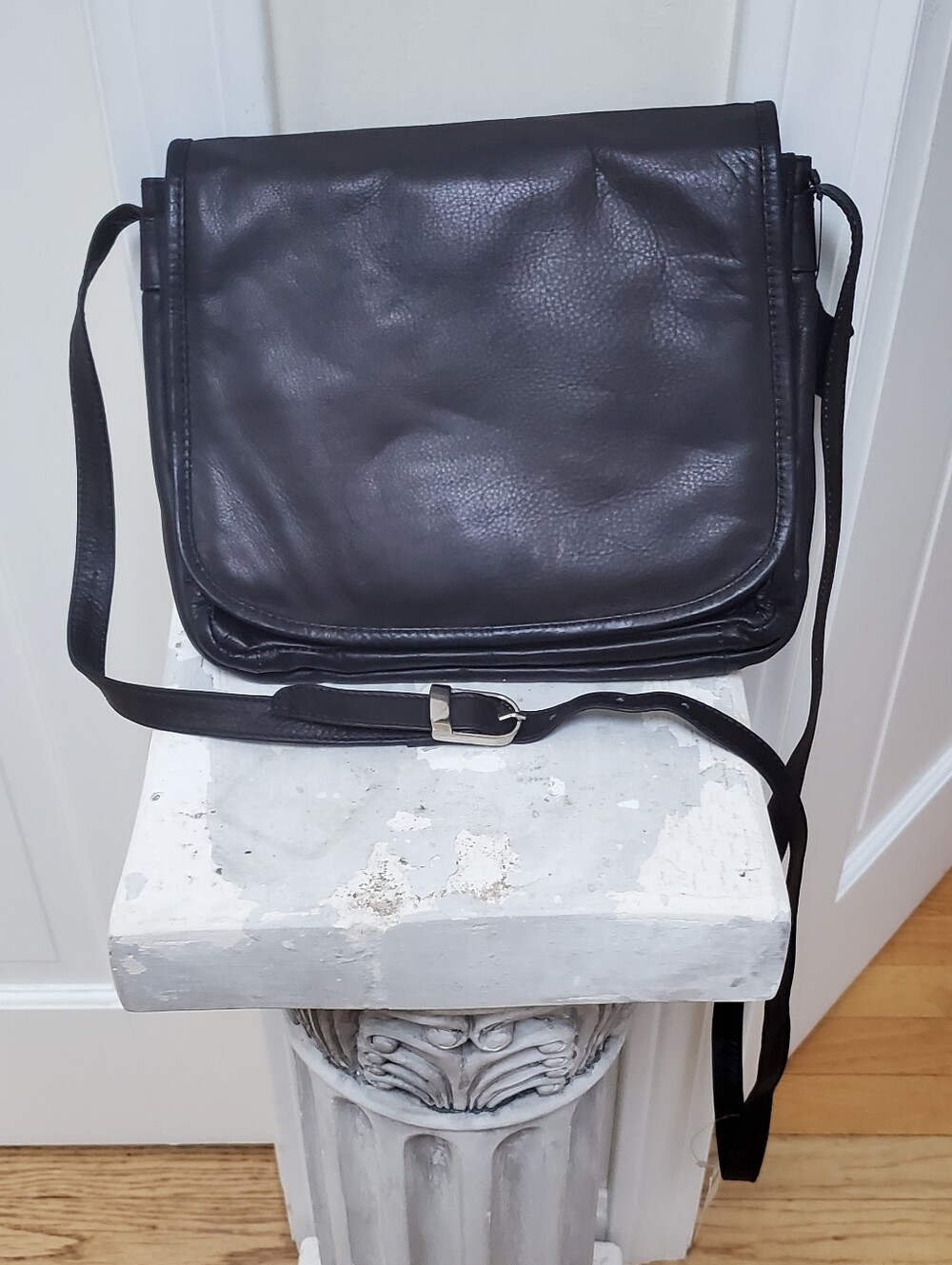 Wilsons Leather Men's Black Leather Messenger Crossbody Bag